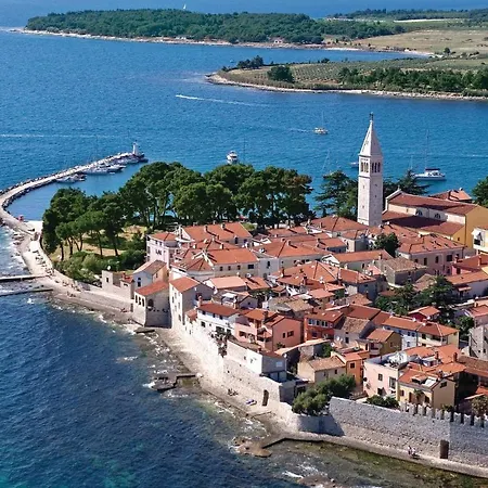 Apartment In Novigrad With Ethernet Internet *