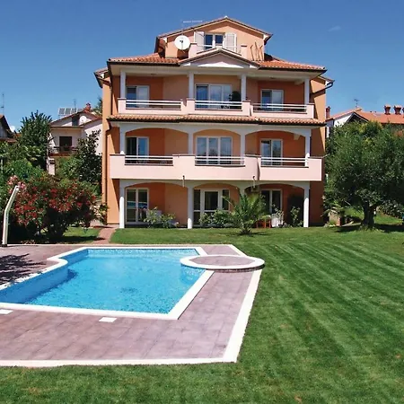 Apartment In Novigrad With Ethernet Internet *